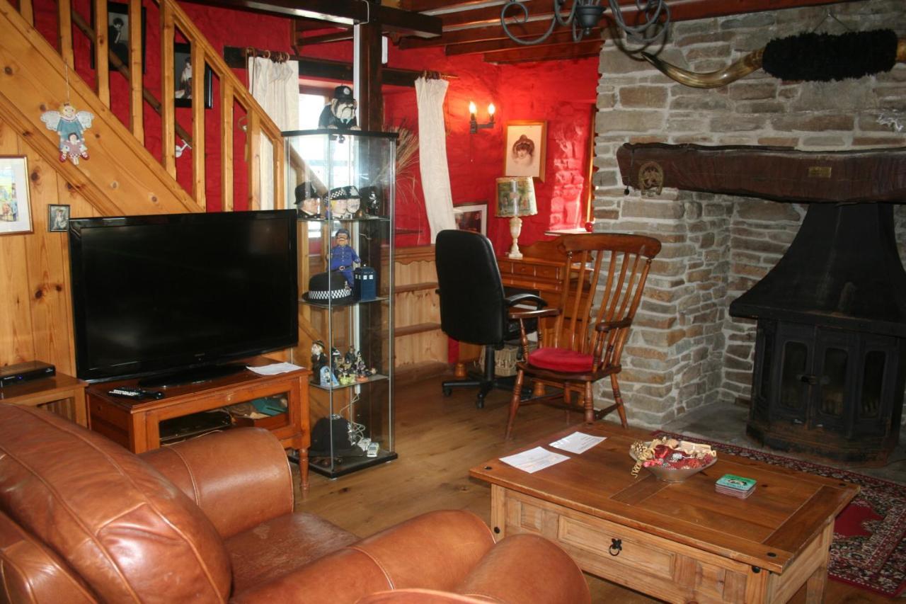 Barn Cottage - Farm Park Stay With Hot Tub 스완지 외부 사진