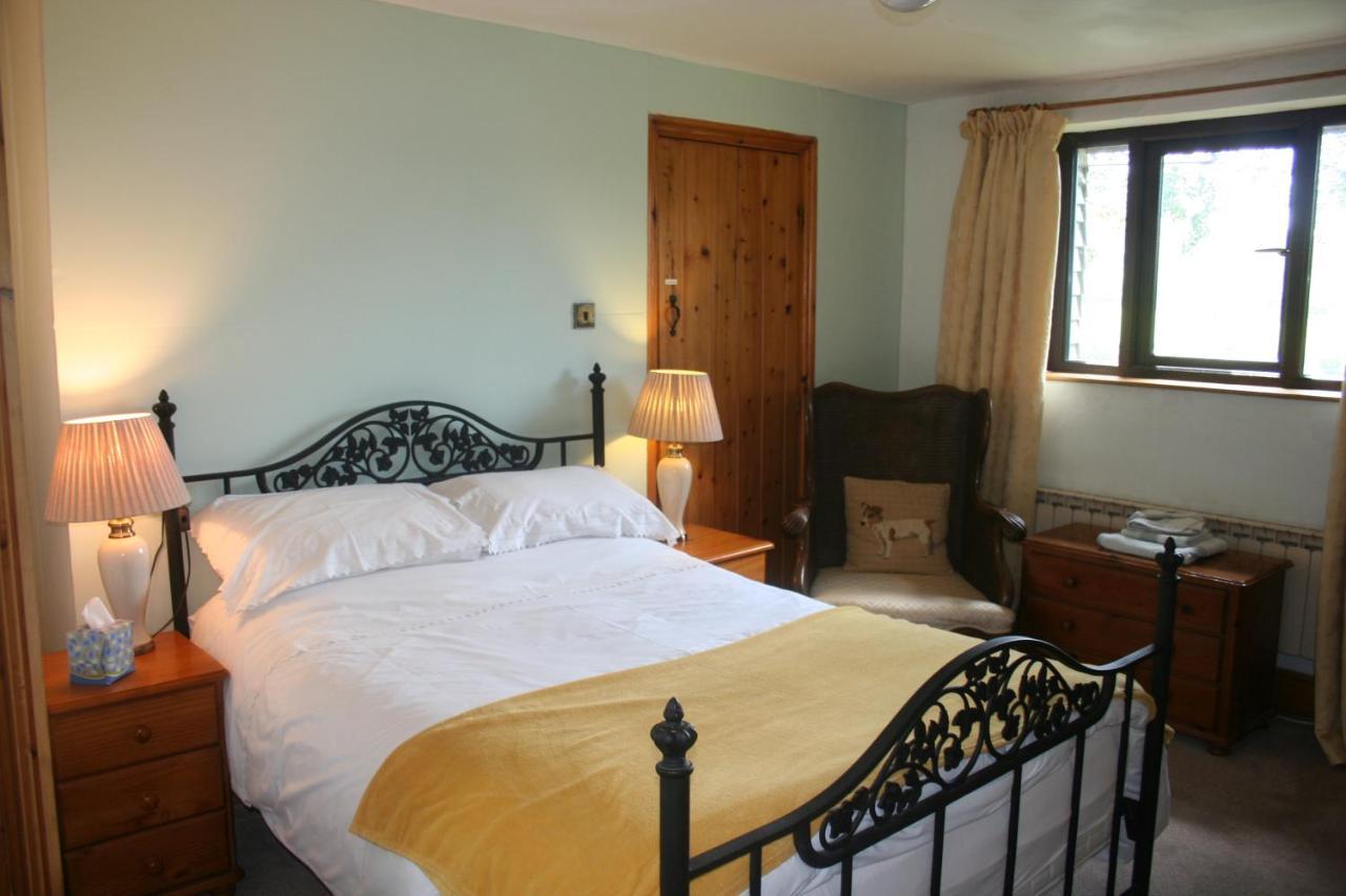 Barn Cottage - Farm Park Stay With Hot Tub 스완지 외부 사진