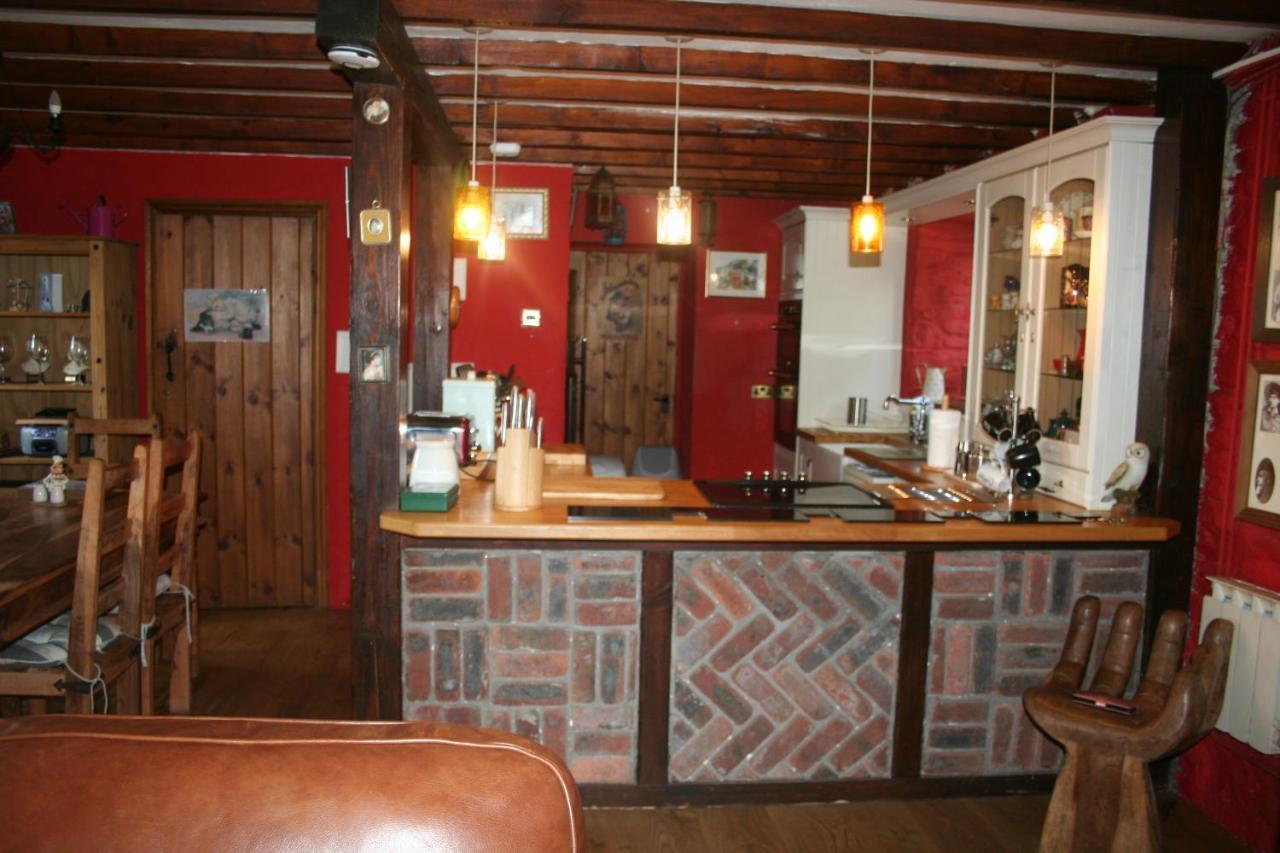 Barn Cottage - Farm Park Stay With Hot Tub 스완지 외부 사진