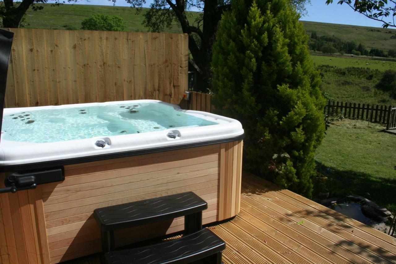Barn Cottage - Farm Park Stay With Hot Tub 스완지 외부 사진