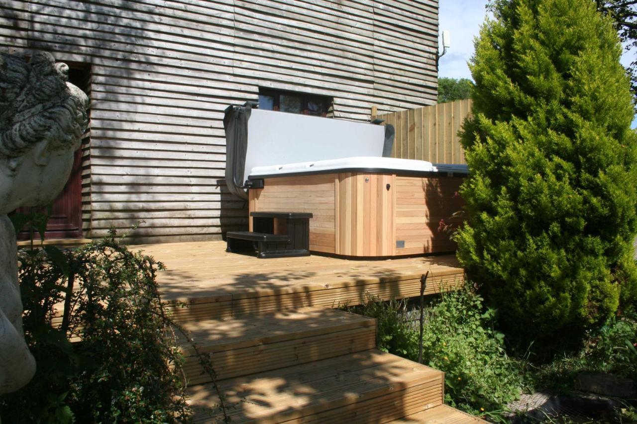 Barn Cottage - Farm Park Stay With Hot Tub 스완지 외부 사진