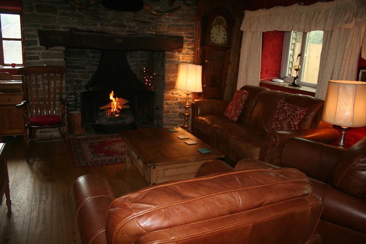 Barn Cottage - Farm Park Stay With Hot Tub 스완지 외부 사진
