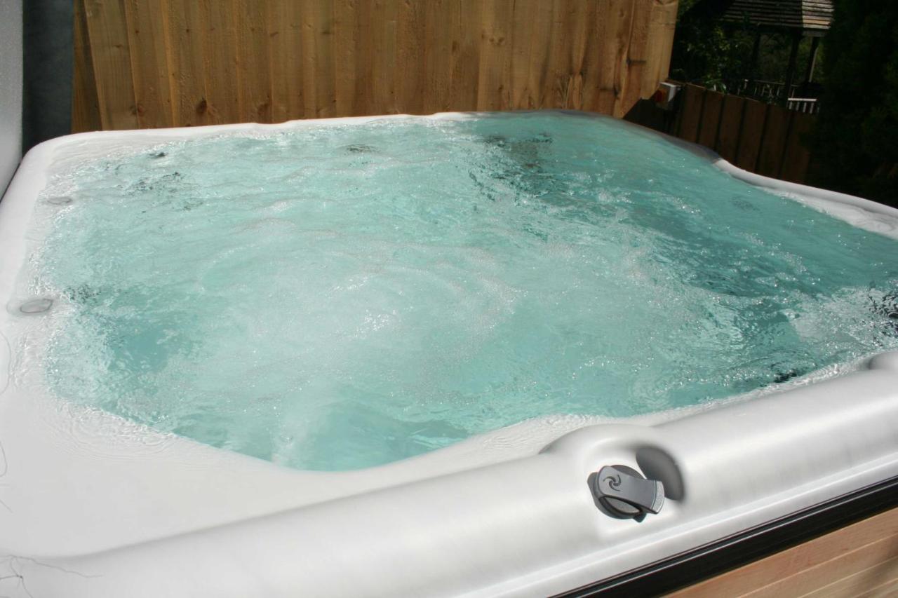 Barn Cottage - Farm Park Stay With Hot Tub 스완지 외부 사진