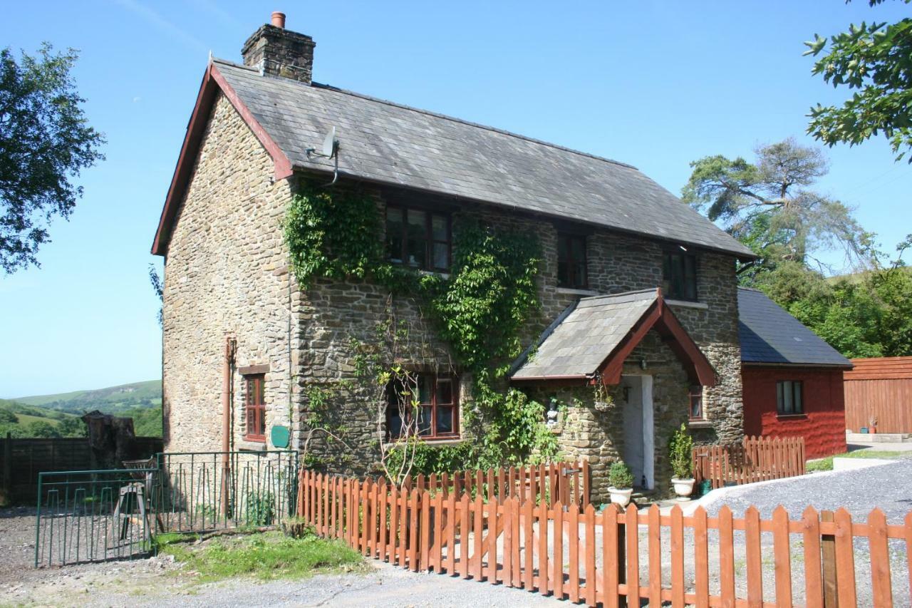 Barn Cottage - Farm Park Stay With Hot Tub 스완지 외부 사진